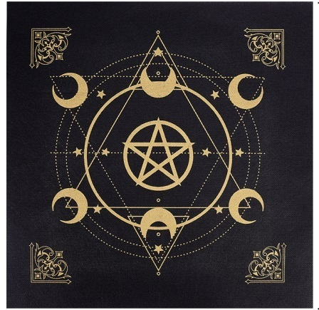 Tapete de Tarot Color Negro con Pentagrama y Lunas 49x49.