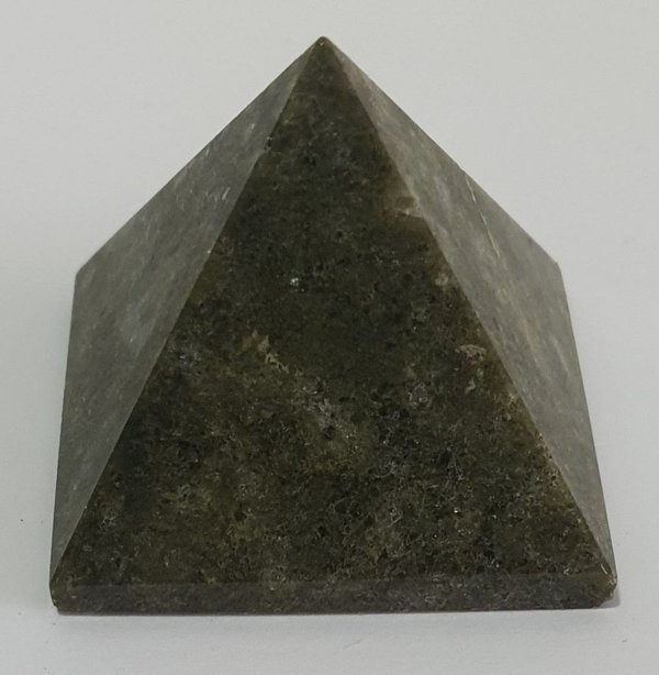 Pirámide Mineral Unakita 3cm ancho x 2 cm de alto.