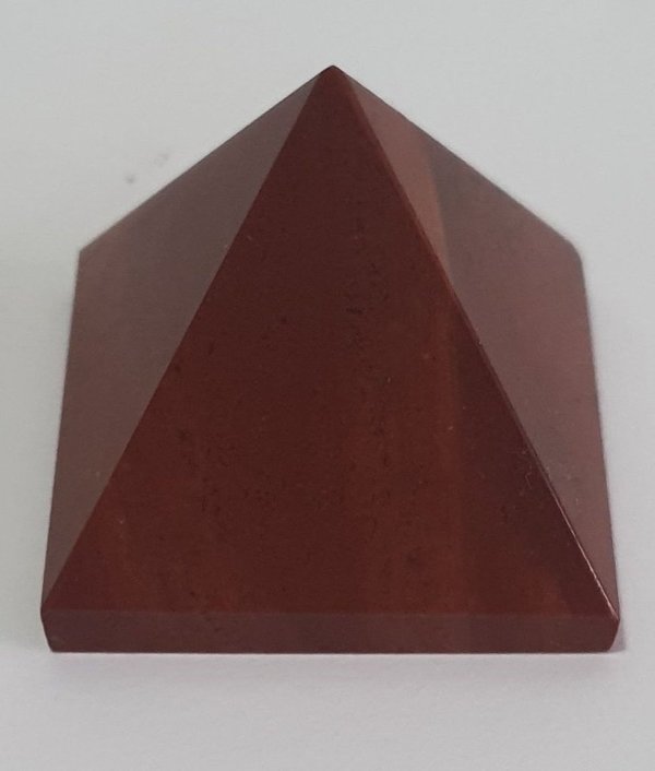 Pirámide Mineral Jaspe Rojo 3cm ancho x 2 cm de alto.